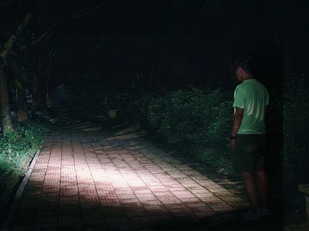 FENIX E18R Everyday Carry Rechargeable Flashlight - 750 lumens